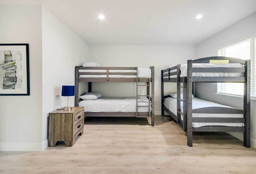 Spacious San Jacinto River Home W/ Waterfront Deck