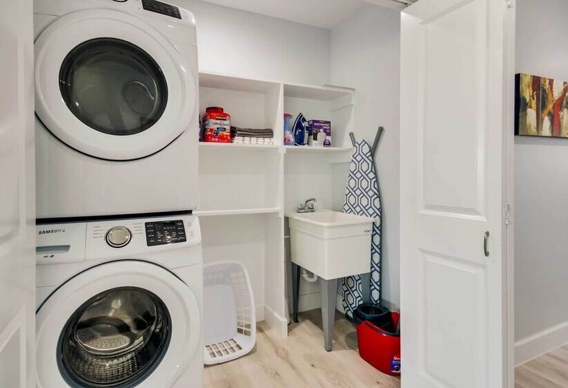 Spacious San Jacinto River Home W/ Waterfront Deck