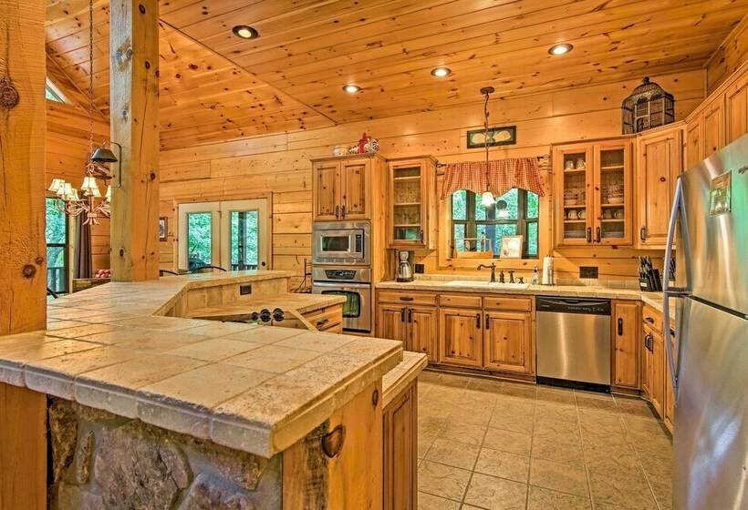 Spacious & Secluded Cabin: 25 Mi To Bentonville!