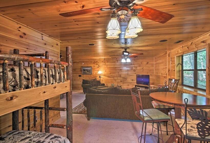 Spacious & Secluded Cabin: 25 Mi To Bentonville!