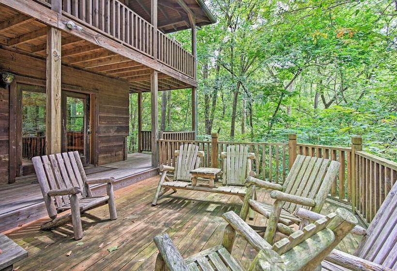 Spacious & Secluded Cabin: 25 Mi To Bentonville!