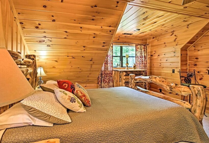 Spacious & Secluded Cabin: 25 Mi To Bentonville!