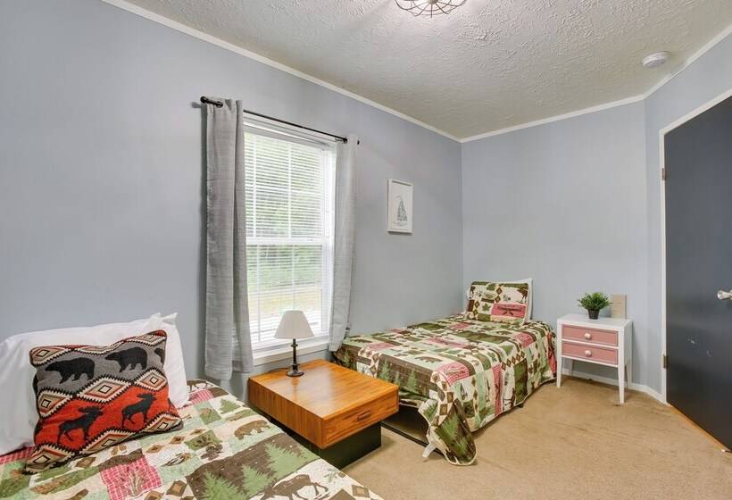 Spacious Wellston Home Near Hiking & Skiing!