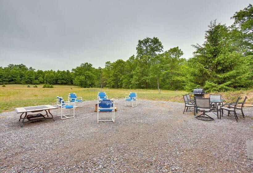 Spacious Wellston Home Near Hiking & Skiing!