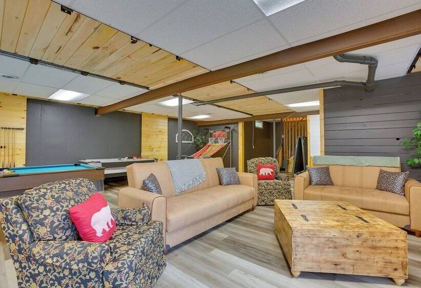 Spacious Wellston Home Near Hiking & Skiing!