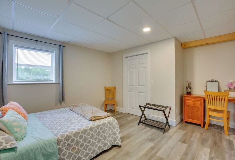 Spacious Wellston Home Near Hiking & Skiing!