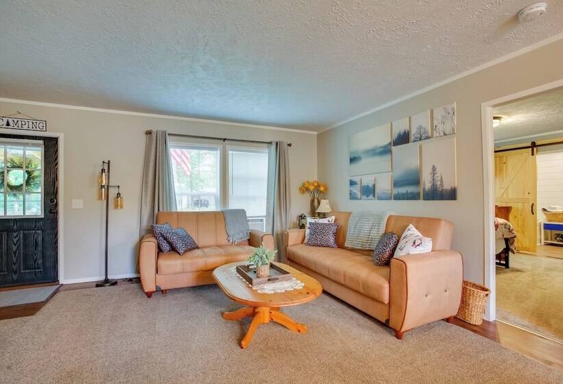 Spacious Wellston Home Near Hiking & Skiing!