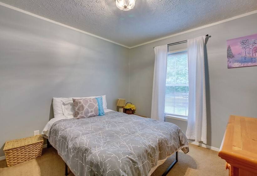 Spacious Wellston Home Near Hiking & Skiing!