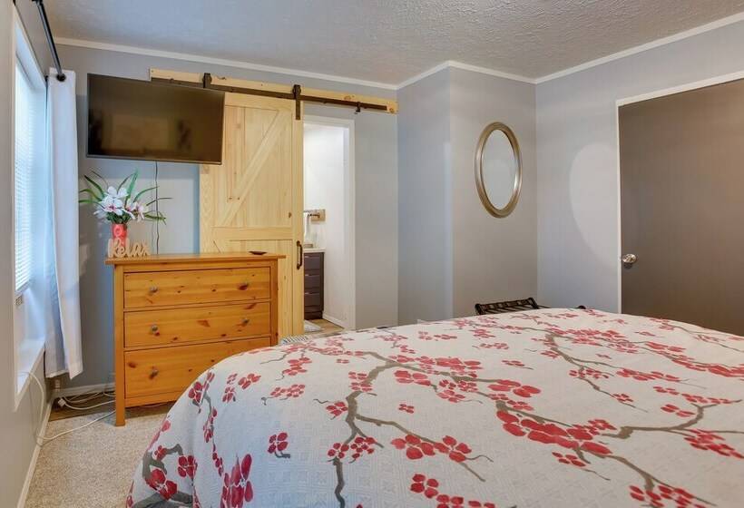 Spacious Wellston Home Near Hiking & Skiing!