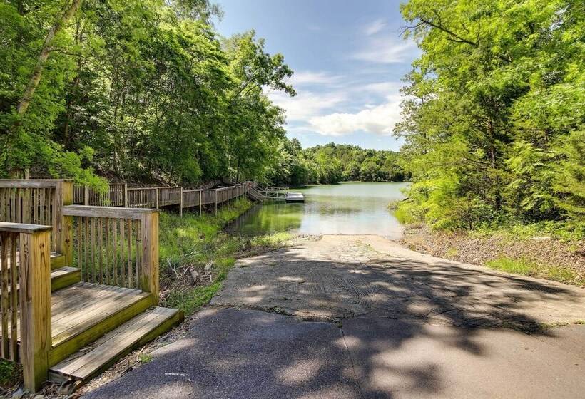 Star Lite  Cabin: Hot Tub, Deck & Pool Table