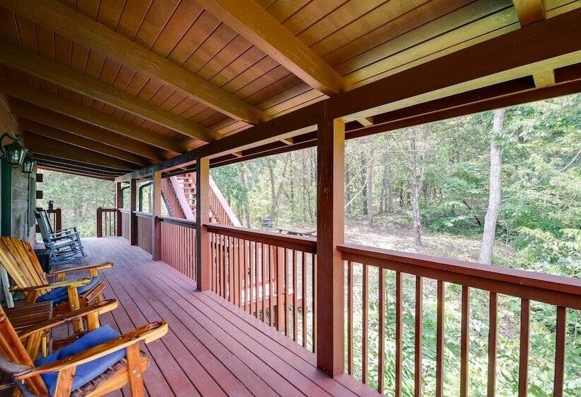 Star Lite  Cabin: Hot Tub, Deck & Pool Table