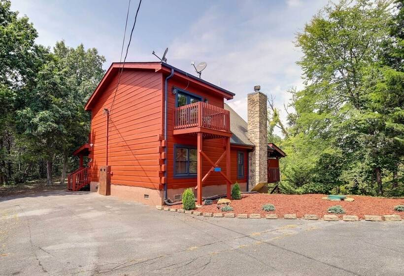 Star Lite  Cabin: Hot Tub, Deck & Pool Table