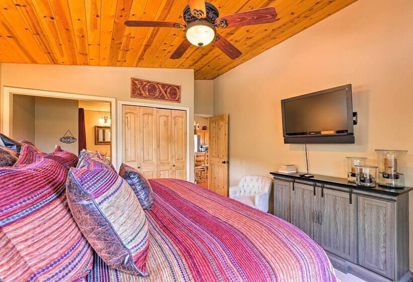 Strawberry Hideaway In The Pines W/ Hot Tub!