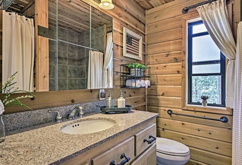 Furnished Deck: Romantic Strawberry/pine Studio!