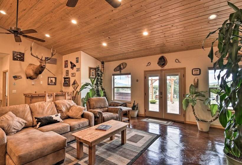 Stunning Home W/ Fire Pit, 11 Mi To Mt Yale!