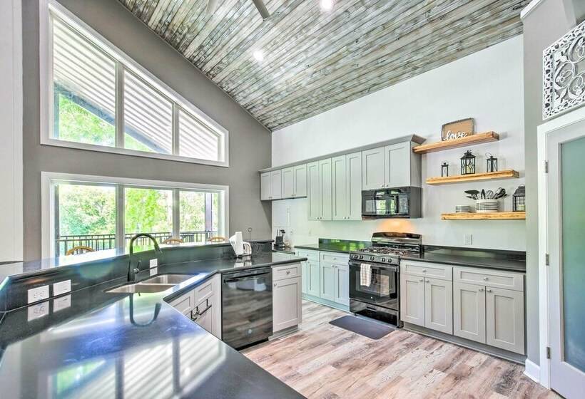 Outdoor Entertainment Space: Home In Mcqueeney