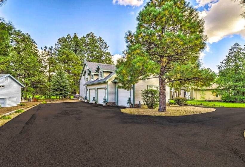 Stunning Pinetop Lakes Country Club Retreat!