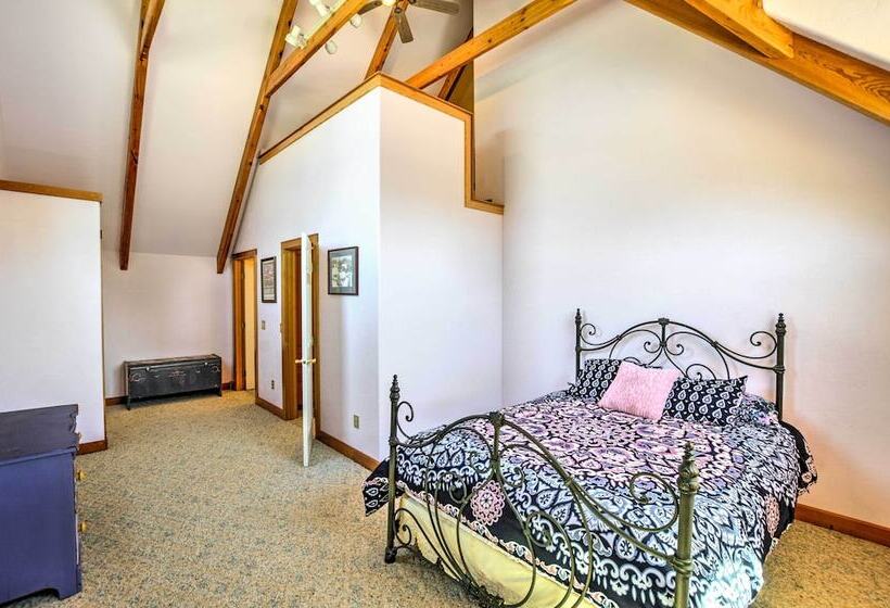 Stunning Silesia Home, Horse Boarding + River View