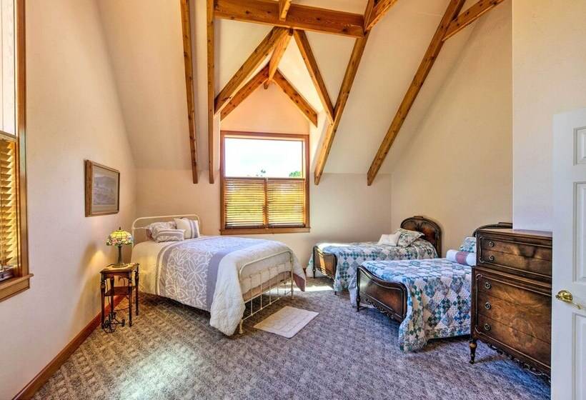 Stunning Silesia Home, Horse Boarding + River View