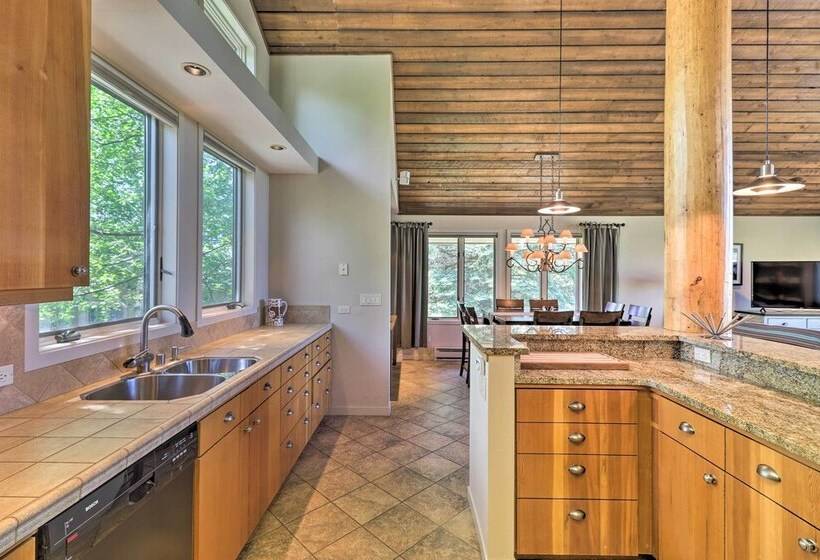 West Glacier Home W/ Majestic Mountain Views!