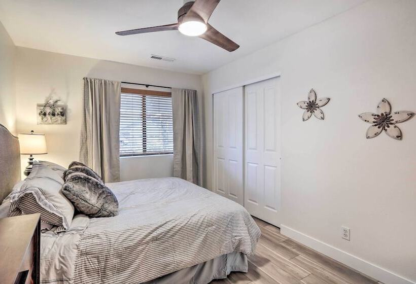 Stylish Flagstaff Hideaway W/ Hot Tub & Fire Pit!