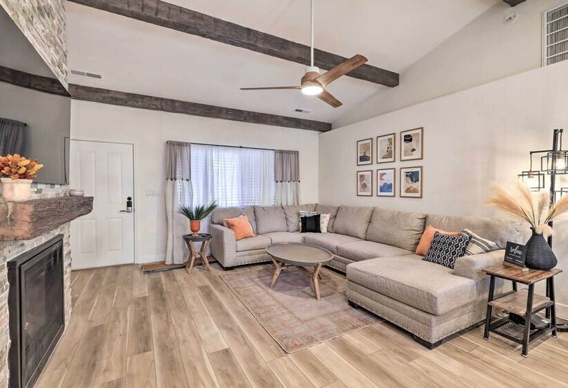 Stylish Flagstaff Hideaway W/ Hot Tub & Fire Pit!