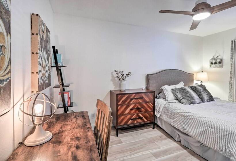 Stylish Flagstaff Hideaway W/ Hot Tub & Fire Pit!