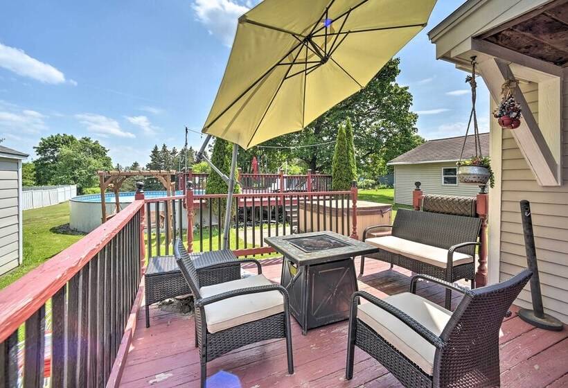 Stylish Suburban Getaway, 10 Miles To Royal Mtn!