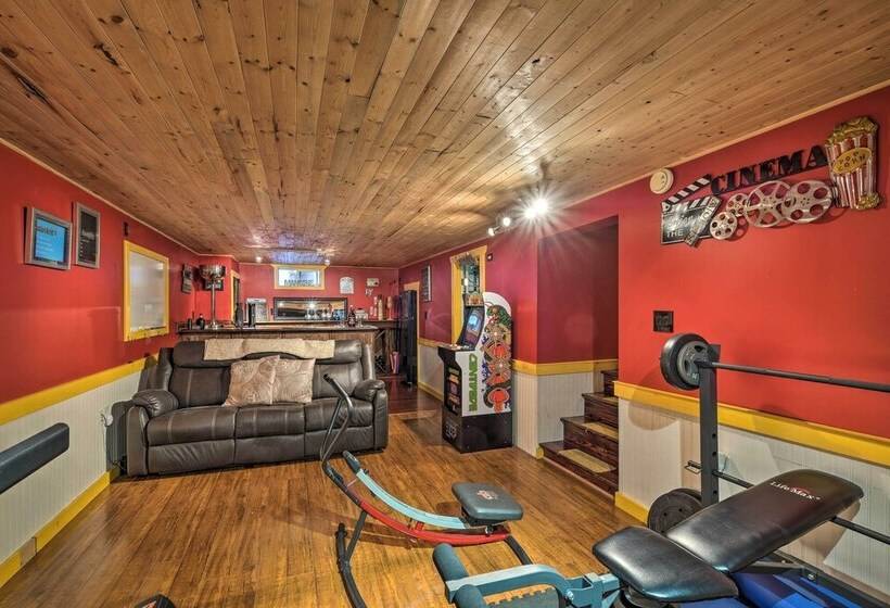 Stylish Suburban Getaway, 10 Miles To Royal Mtn!