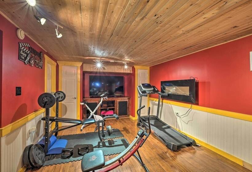 Stylish Suburban Getaway, 10 Miles To Royal Mtn!