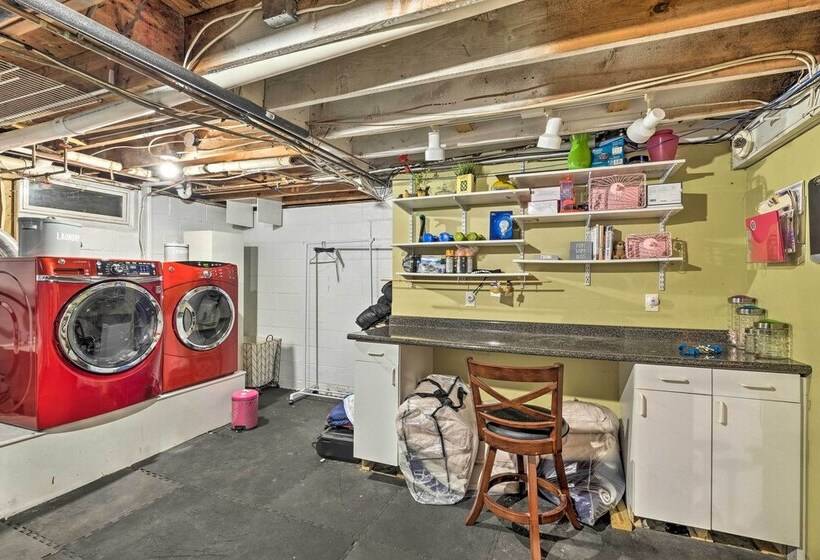 Stylish Suburban Getaway, 10 Miles To Royal Mtn!