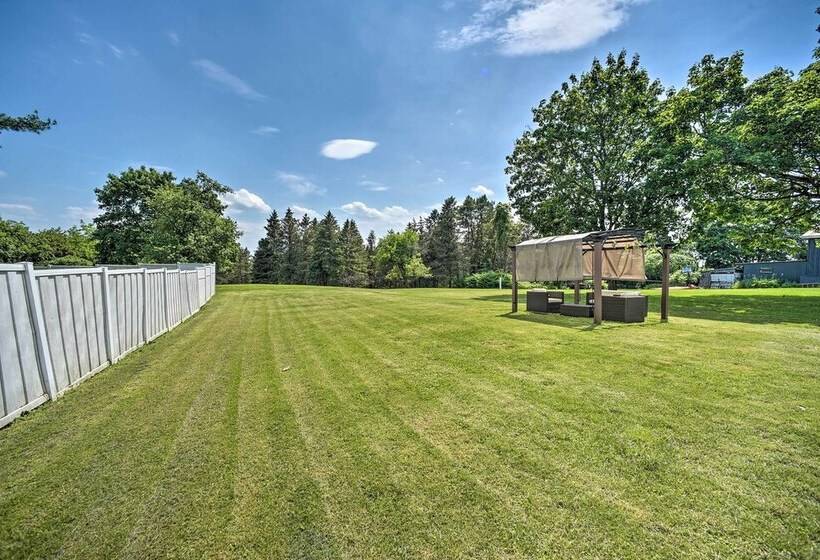 Stylish Suburban Getaway, 10 Miles To Royal Mtn!