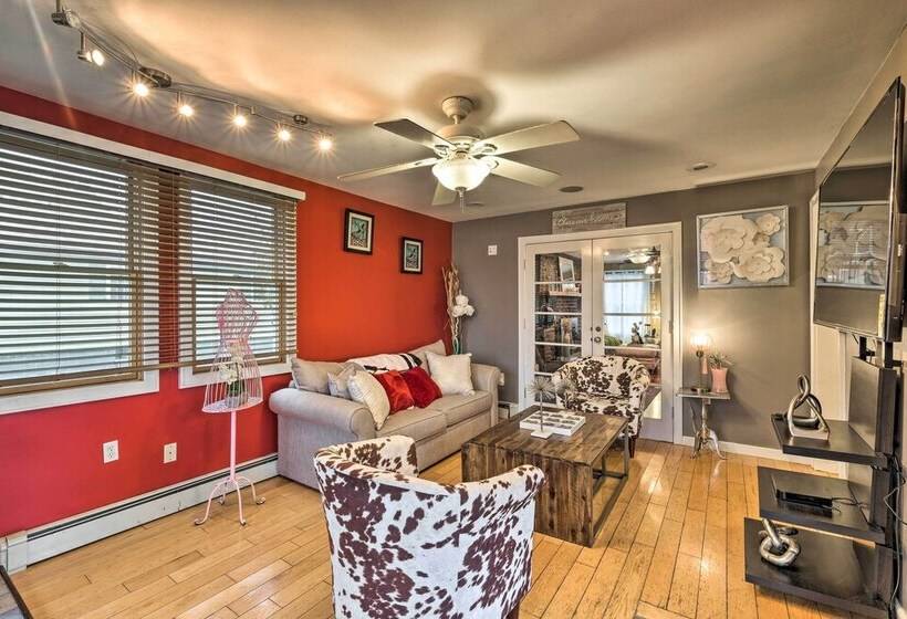 Stylish Suburban Getaway, 10 Miles To Royal Mtn!