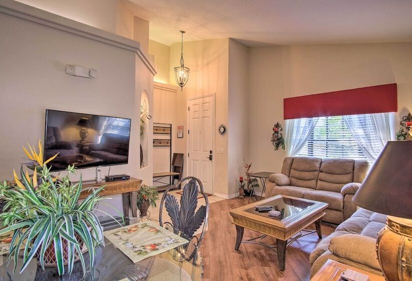 Sunny Villa W/ Lanai: 17 Mi To Disney!