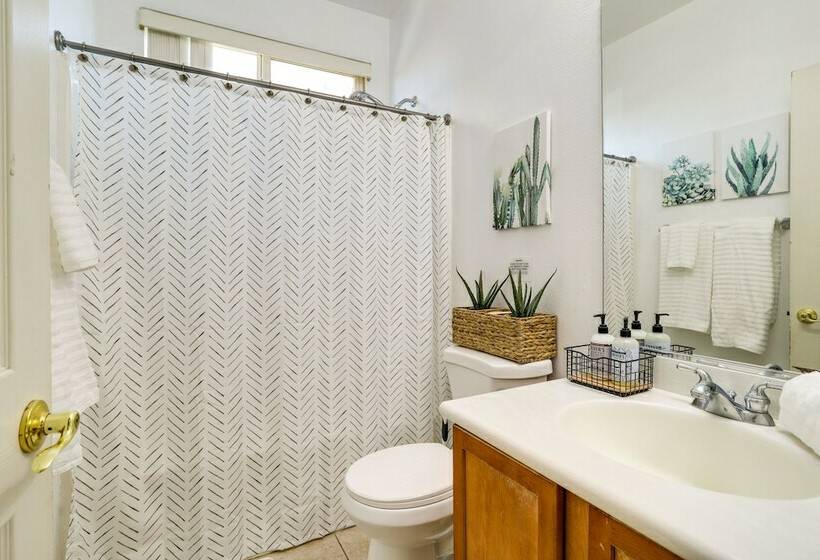 Sunny California Retreat   Pool, Patio & Grill!