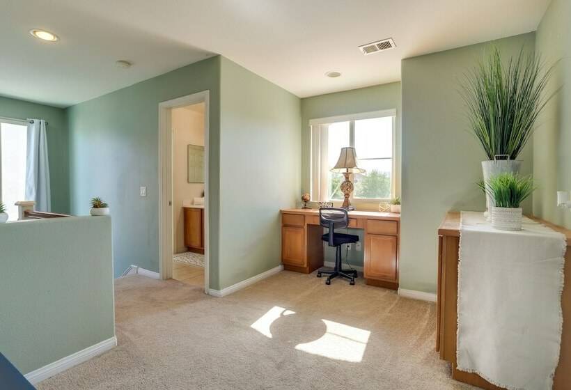 Sunny California Retreat   Pool, Patio & Grill!