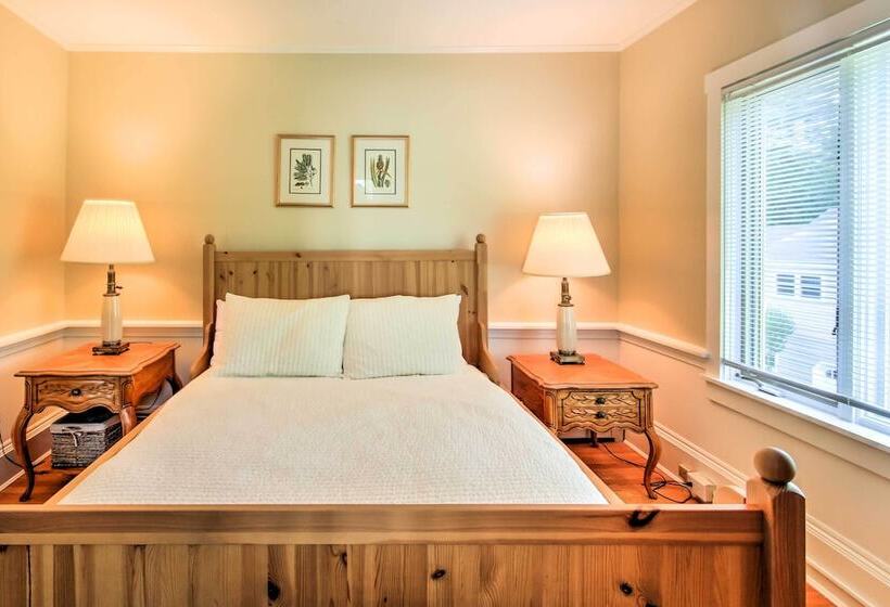 Large Kennebunk Home, Walk To Beach < 2 Mi To Town