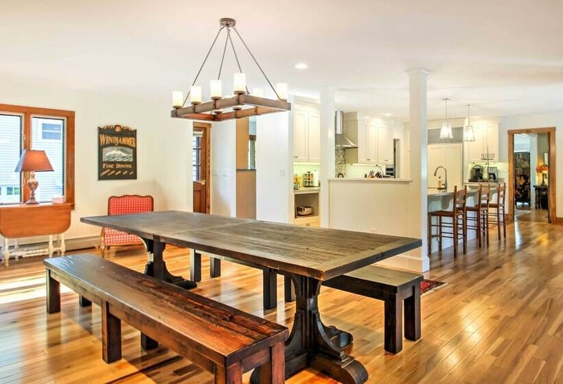 Large Kennebunk Home, Walk To Beach < 2 Mi To Town