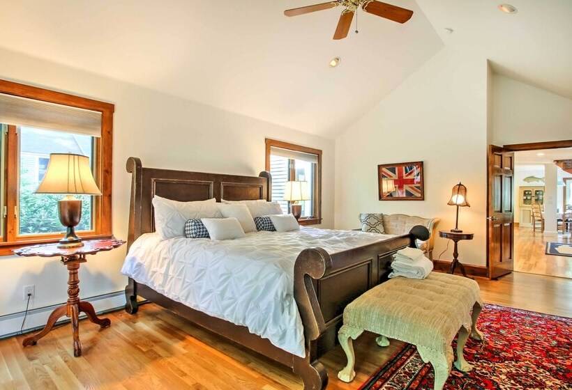 Large Kennebunk Home, Walk To Beach < 2 Mi To Town