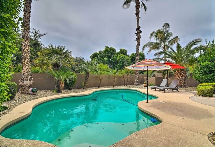 Spacious Surprise Home: 6 Mi To Wildlife World Zoo