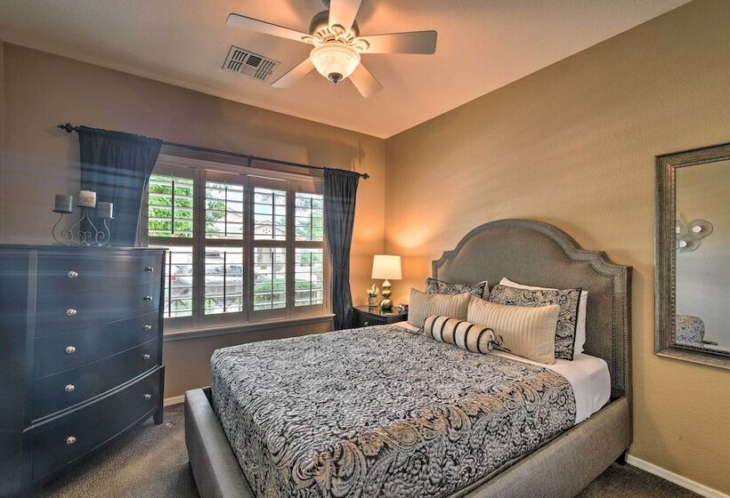 Spacious Surprise Home: 6 Mi To Wildlife World Zoo