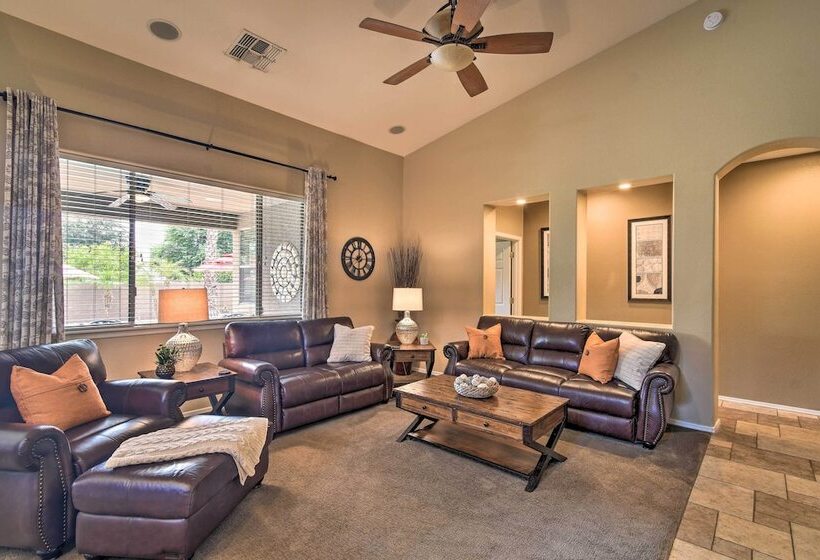 Spacious Surprise Home: 6 Mi To Wildlife World Zoo