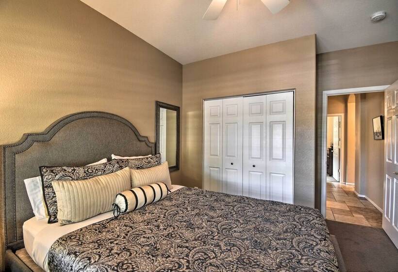 Spacious Surprise Home: 6 Mi To Wildlife World Zoo