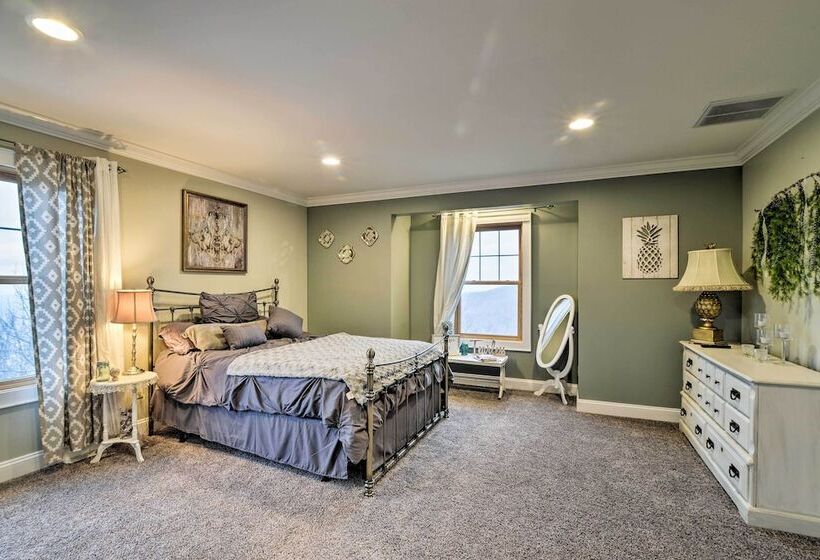 The Barn House: Caldwell Mtn Retreat W/ Hot Tub!