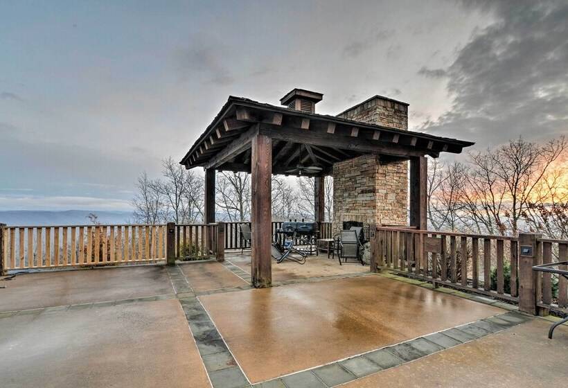 The Barn House: Caldwell Mtn Retreat W/ Hot Tub!