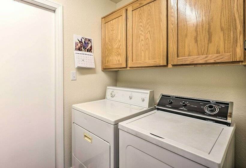 The Cozy Cabin: Private & Updated Payson Residence