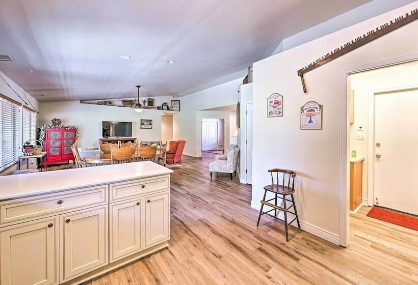 The Cozy Cabin: Private & Updated Payson Residence