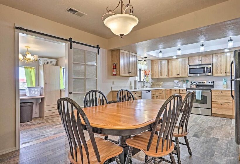 The Eagar House  White Mountains Gem W/ Views!