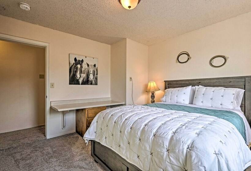 The Eagar House  White Mountains Gem W/ Views!