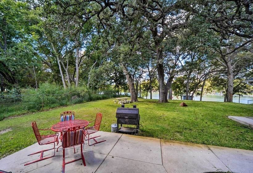 The Petite Lake House  In Seguin W/ Patio!